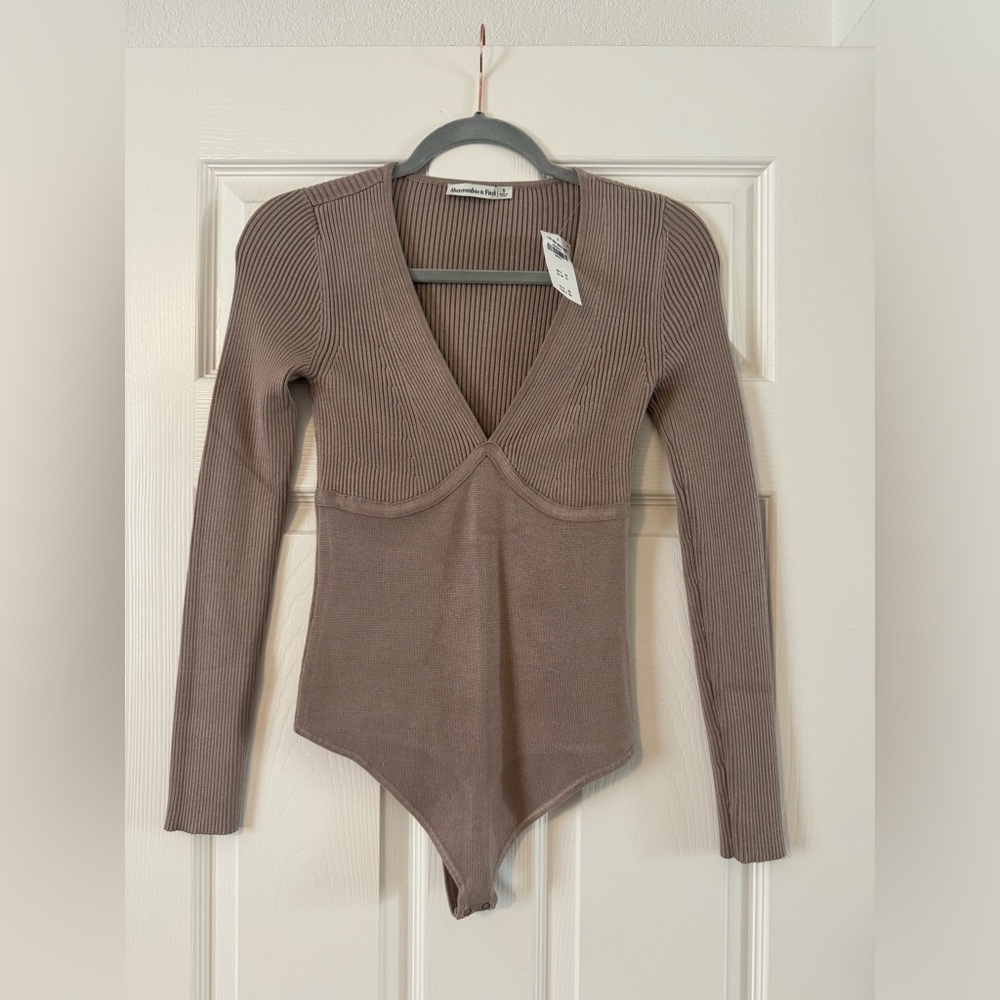 ABERCROMBIE Taupe Ribbed Long Sleeve Bodysuit Sz S NWT